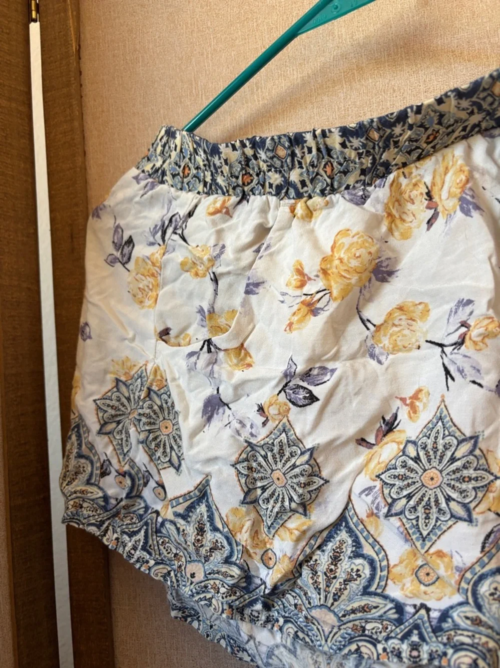 Bebop Floral Border Print Elastic Waist Shorts — White, Yellow & Blue XL